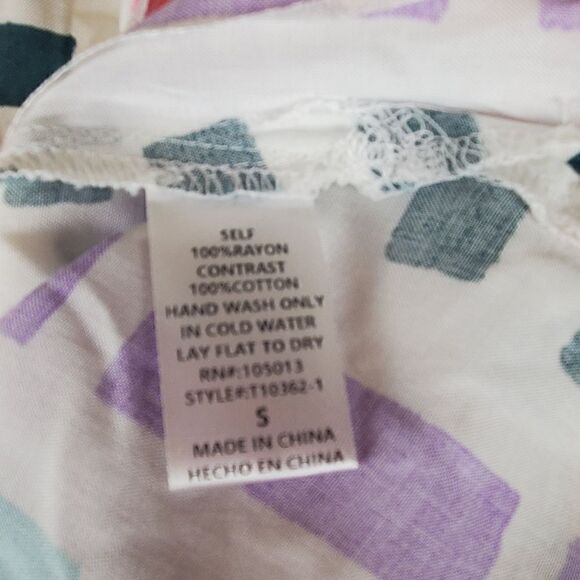 Savanna Jane Embroidered Printed Sleeveless Top Small - Picture 7 of 8